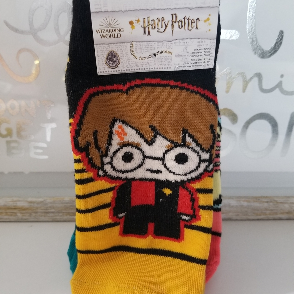 5 PAIRS OF HARRY POTTER SOCKS (SHOE SIZE 4-10